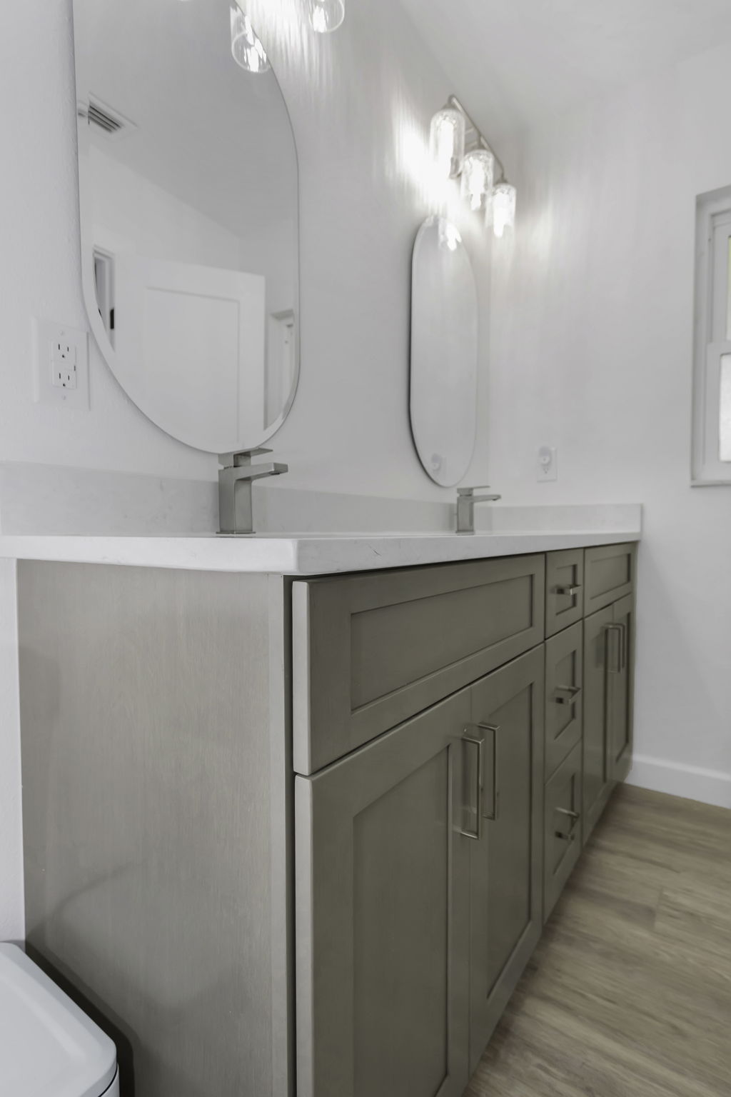 Beautifully remodeled kitchen and dining area inside luxury home in Brandon, FL